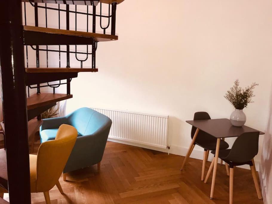 Stylish New Listing! Free Parking, Trendy Location Londra