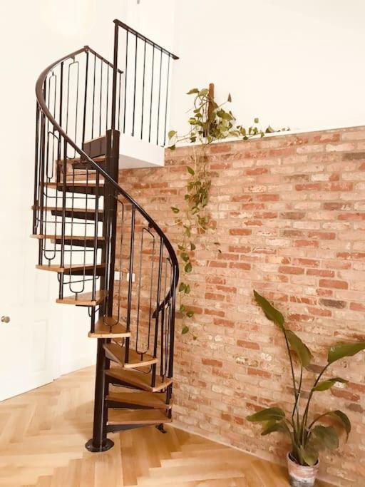 Stylish New Listing! Free Parking, Trendy Location * Londra
